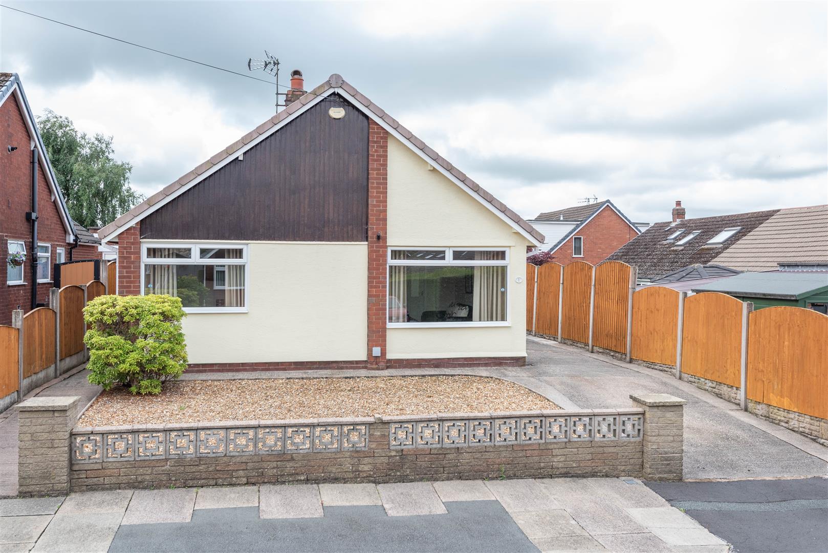 4 bed property in Kirkham Close, Leyland